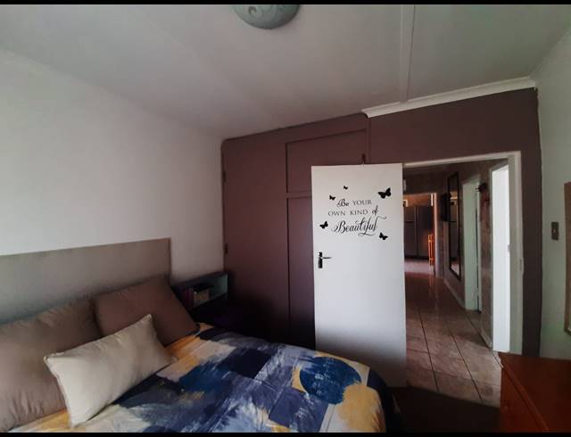 3 BEDROOM FREEHOLD FOR SALE IN MINNEBRON